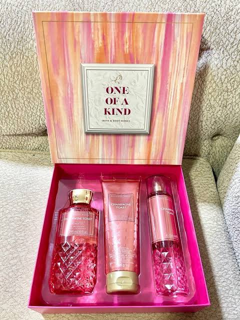 Bath and Body One Of A Kind Set - Champagne Toast